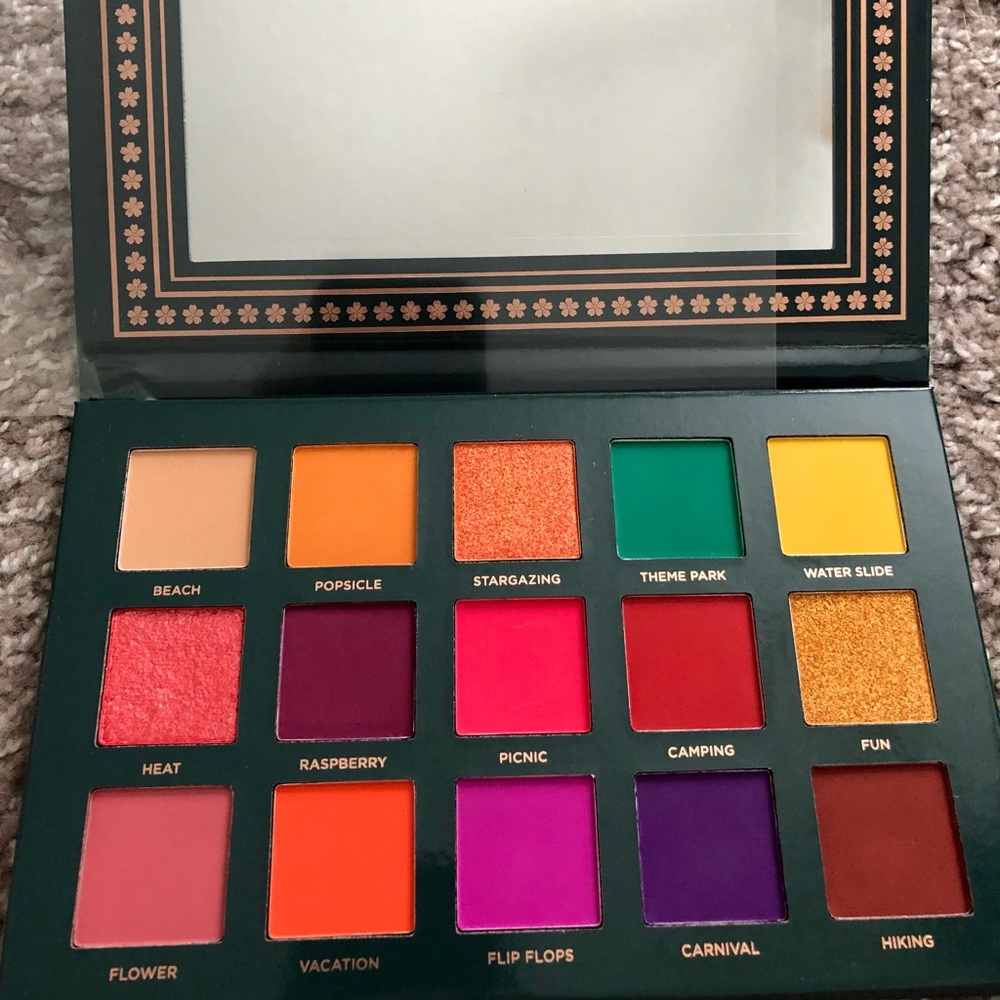 Ace Beaute - The Nostalgia Palette 🌈